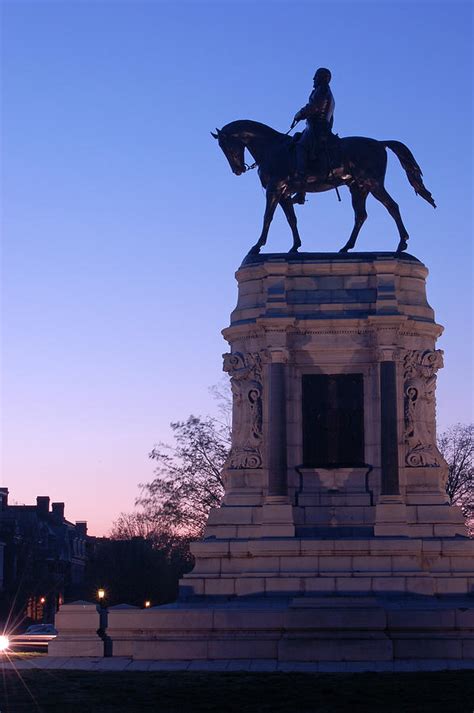 Robert E Lee Statue Richmond Virginia Photograph By James Kirkikis