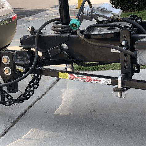 Choosing The Proper Weight Distribution Hitch For Your Travel Trailer