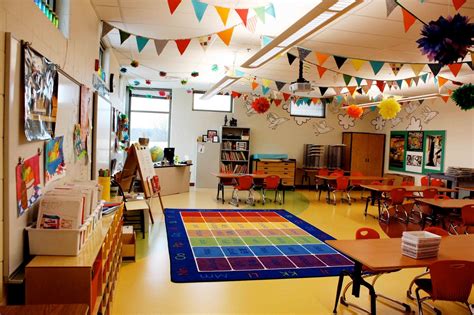Looking for inspiration for fall bulletin boards or classroom doors? 20+ DIY Classroom Decoration Ideas For The New School Year ...