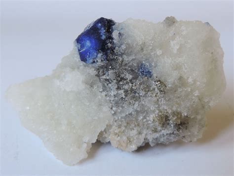Cristaux De Lazurite Lapis Lazuli Sur Matrice De Calcite Blanche