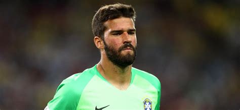 To je bil njegov prvi gol po septembru lani, ko je v ligaškem pokalu. Depois de sofrer com Suíça, Alisson sai do gol e Brasil ...