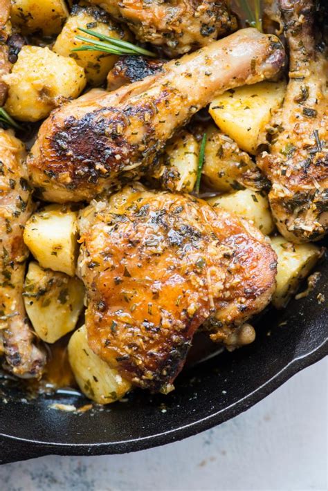 The secret to juicy oven baked chicken breast is to add a touch of brown sugar into the seasoning and to cook fast at a high temp. BAKED GARLIC PARMESAN CHICKEN & POTATOES