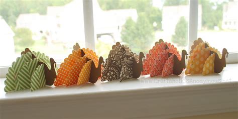 Find beautiful thanksgiving decoration ideas ahead to inspire you for the season, including table décor and hanging garland. 10 Thanksgiving Home Decor Ideas - White Lights on Wednesday