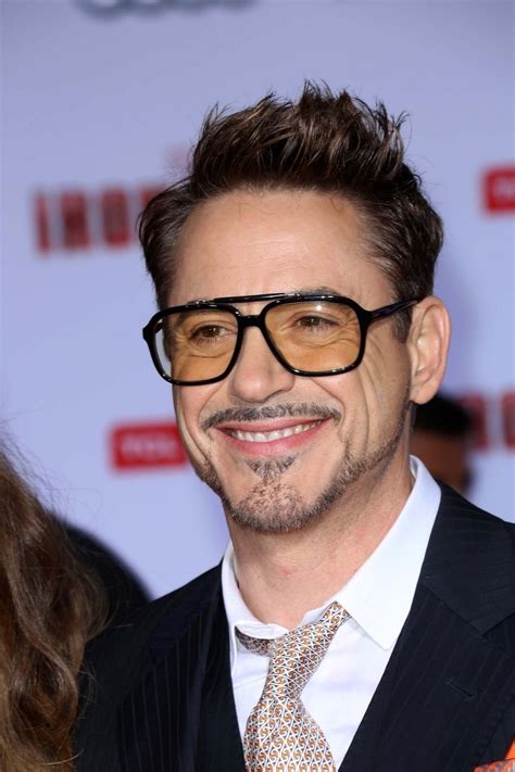 (born april 4, 1965) is an american actor and producer. Robert Downey Jr. entrega brazo biónico a un niño ...