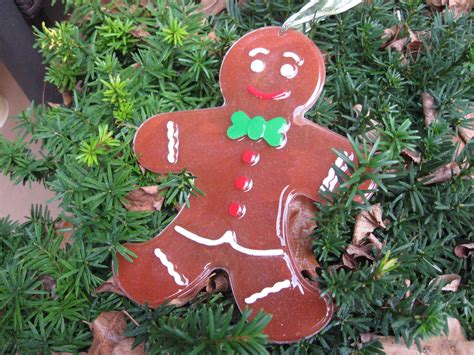 Gingerbread men can be more versatile than you think. Craft Klatch ®: Big Resin Gingerbread Man Christmas Decoration Craft Tutorial