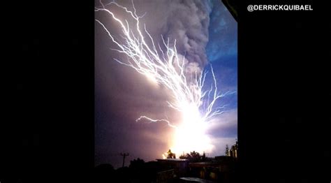 Must See Video Bolts Of Lightning Flash Across Ash Cloud After