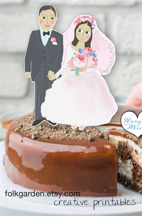 i love this little printable couple the set comes with different sizes for cupcakes and big