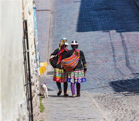 Gente Peruana Fotografía Editorial Imagen De Ciudad 99797907