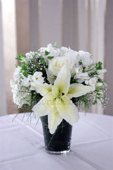 December wedding flowers to spice up your big day. Bespoke December Bridal Bouquets | Winter Wedding Flowers ...