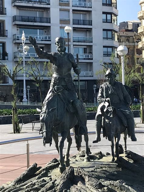 Partiendo de la diversión que supone una aventura os acercaremos a estos personajes de la literatura universal utilizando, a veces, las mismas frases de don miguel de. Don Quijote y Sancho Panza (Saint-Sébastien) : 2019 Ce qu ...