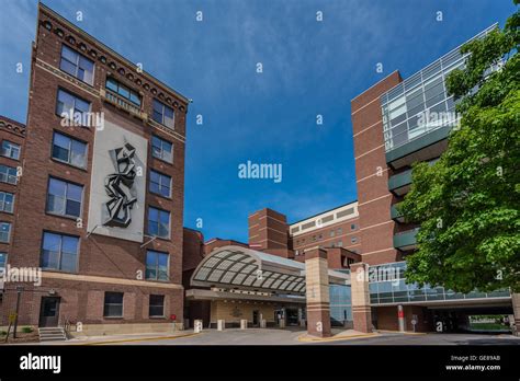 Abbott Northwestern Hospital Minneapolis Entrance Stock Photo Alamy