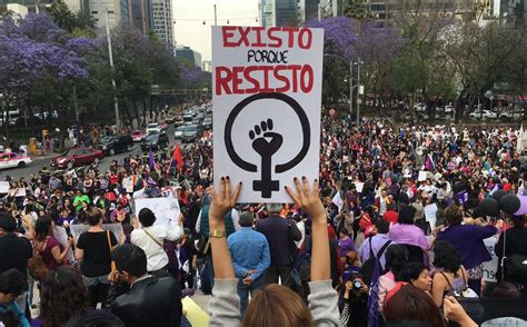 María cardona turizo iba de parrillera en una moto cuando, al parecer, perdió el equilibrio y cayó del vehículo. Por marchas del 8 de marzo en CdMx, reducirán ruta de ...