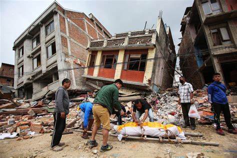 Nepal Death Toll Tops 5 000 At Least 1 4 Million Need Food Aid Wbur News