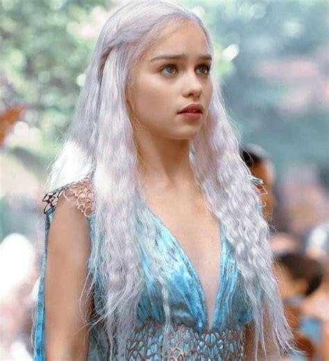 Emilia Clarke Emilia Clarke Mother Of Dragons Daenerys Targaryen