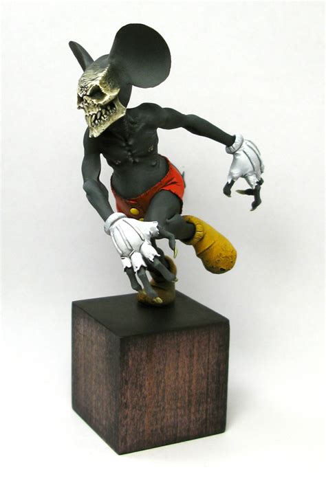 His twitter handle is david latham: Julien Casses Miniatures painter - Tutofig's Interview ...