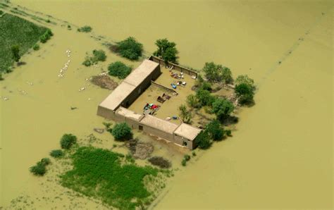 Floods In Pakistan Kill At Least 800 The New York Times