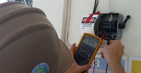 The working principle of these inexpensive alarms is based on a small watch for the green light indicator on your device and make sure that the detector has been turned. Blinking Green Light On Smoke Detector Mean