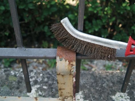 Un ultimo consiglio, prima di chiudere la nostra guida su come togliere la ruggine dalla bici, cerca di evitare gli stucchi per metallo in formato stick. Come togliere la ruggine dal ferro, dall'acciaio, dalle ...