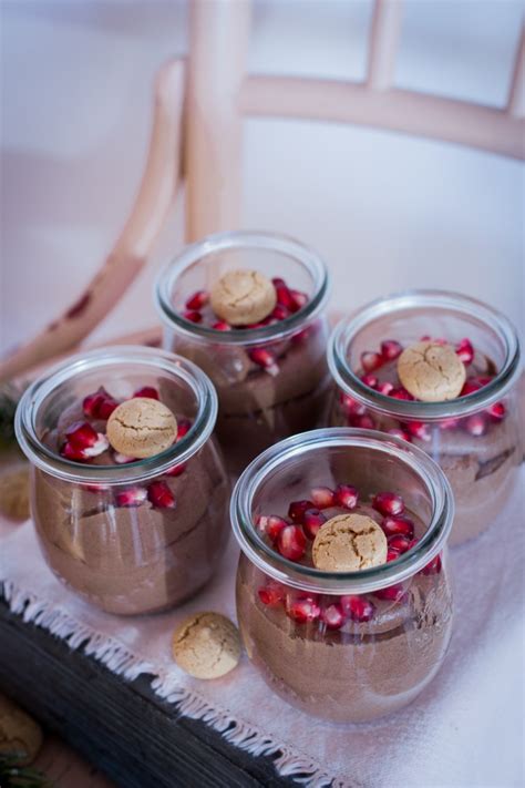 Weihnachtliches Dessert im Glas Cremige Schoko-Creme
