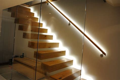 Leds bringen nicht nur wirtschaftliche vorteile, sondern schaffen auch wunderbare dekorative lichteffekte im wohnraum. Sehr originelle Ideen für Led Treppenbeleuchtung ...
