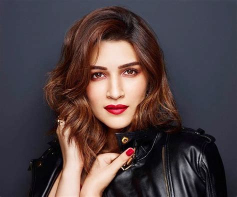 Kriti Sanon Looks Gorgeous In Red Lips Pics Can Fade Away Your Monday Blues