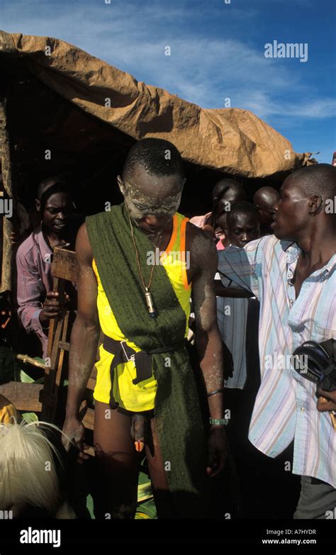 Bagisu Beschneidung Zeremonie Mbale Uganda Stockfotografie Alamy