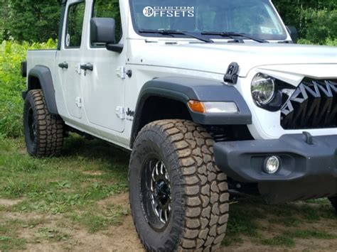 2020 Jeep Gladiator Off Road Monster M17 Rough Country Suspension Lift