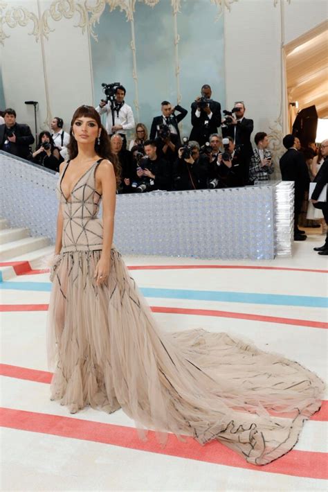 Emily Ratajkowski Flaunts Her Jaw Dropping Breasts At 2023 Met Gala 1 Luvcelebs