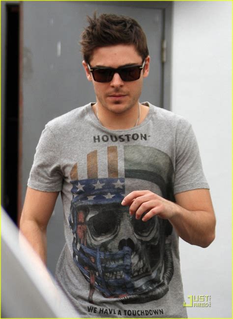 Zac Efron Is Houston Hot Photo 2427226 Zac Efron Pictures Just Jared