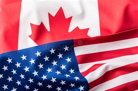 Na ich prvý gól sme ešte odpovedali, snažili sme sa vyrovnať aj v závere, ale súper hral dobre a postrážil si to. Flagge Von USA Und Flagge Von Kanada Stock Abbildung ...