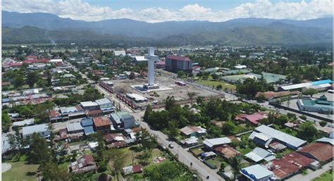 Selain itu, kawasan perumahan umumnya didukung infrastruktur yang memadai seperti saluran pembuangan air, jaringan listrik hingga sementara, tingkat keamanan di pemukiman luar perumahan relatif lebih rendah dibandingkan di lingkungan perumahan karena akses masuk ke area lebih terbuka. Kementerian PUPR Telah Selesaikan Kawasan Wisata Menara ...