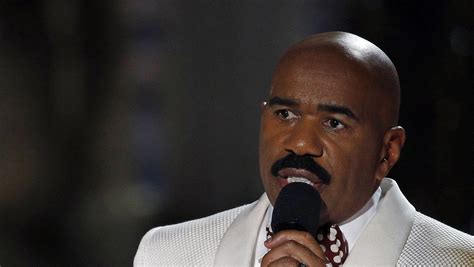 Oh No Steve Harvey Crowns Wrong Woman Miss Universe