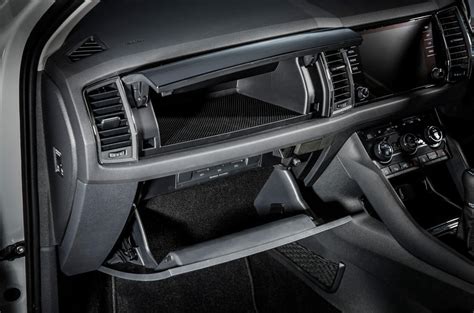 The škoda kodiaq is characterised by its perfect interplay of graceful lines, dynamic curves and family friendly interior. 2017 Skoda Kodiaq makes public debut in Paris | Autocar
