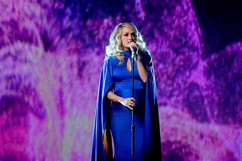 Carrie Underwoods 2018 Cma Awards Performance Proves Love Wins