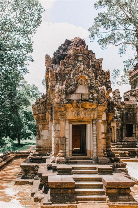 Whilst staying in siem reap to no doubt visit the ancient temples i can thoroughly recommend a trip out to this lakeside community. Siem Reap, Cambodia-376-17 | The New Girl