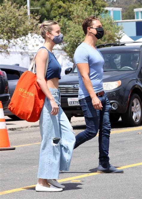 Brie Larson In A Blue Top Goes Shopping Out With Her Boyfriend Elijah Allan Blitz At The Malibu