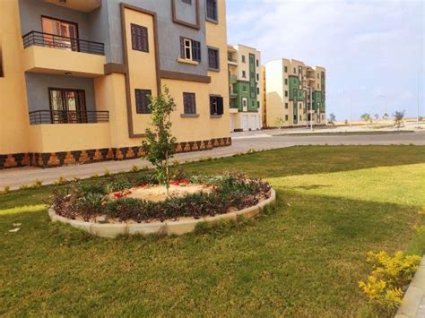 تفقد الدكتور عاصم الجزار، وزير الإسكان، الوحدات السكنية الجارى تنفيذها بالمبادرة الرئاسية سكن لكل المصريين، محور محدودى الدخل، بمدينة حدائق العاصمة، وكذا تفقد الوحدات السكنية التي تم ويجري. تعرف على نتيجة المرحلة الأولى للمُبادرة الرئاسية "سكن لكل ...