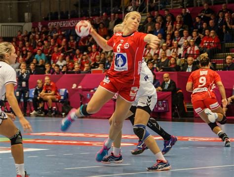 Among her achievements as club player are. Heidi Løke väntar barn - missar EM i Sverige ...