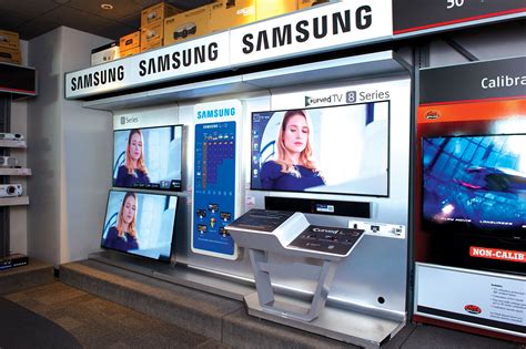 Met het oogverblindende uiterlijk is de lm960v een waar kunstwerk voor elk interieur. Samsung UHD TV Retail Display - HolmanExhibits.com ...