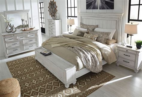 When it's time to chill out before going to sleep. Kanwyn Storage Bedroom Set by Benchcraft | FurniturePick