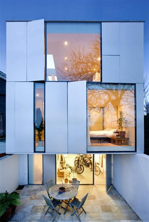 Das moderne Fenster, das richtige für das Haus auswählend ...
