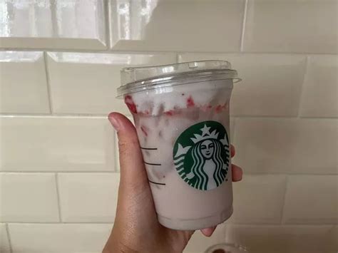 I Tried Starbucks New Pink Drink And I Think Ive Found My Summer Go