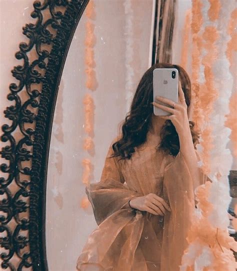 Girly Mirror Selfie Sadyamalik