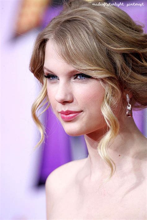 As hannah montana's popularity begins to take over her life, miley stewart, on the urging from her father takes a trip to her hometown of crowley corners, tennessee to get some perspective on what matters in life the most. Taylor Swift Hannah Montana: The Movie Los Angeles Premier 2009 #taylor swift #taylor swift 2009 ...