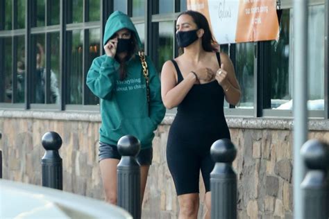 Emily Ratajkowski Wearing A Black Mask At Gelsons In Los Feliz 0516