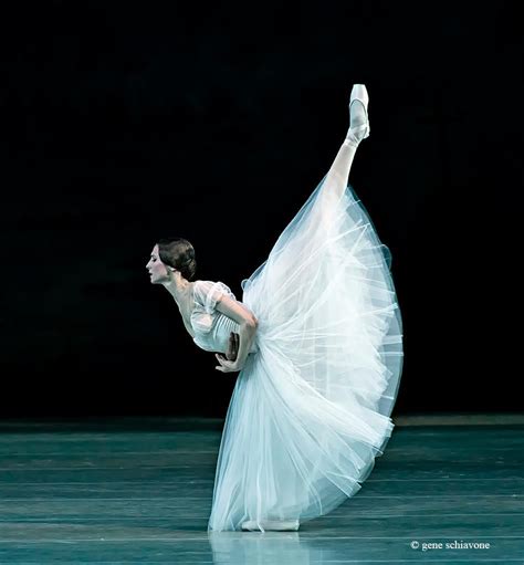 Svetlana Zakharova In Giselle At The Mariinsky Theatre Ballet Giselle Ballet Poses Bolshoi