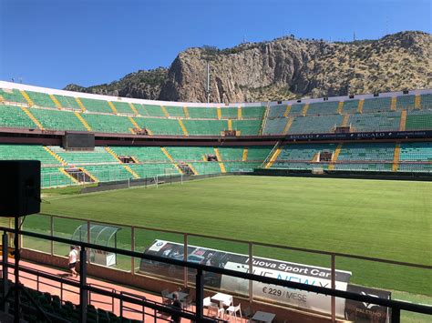 La favorita era lo stadio più grande della sicilia e una naturale candidata a essere fra le sedi di italia 90 ma, allo stesso tempo, necessitava di grandi. Palermo, il club scrive a Musumeci: "Si riapra al pubblico ...