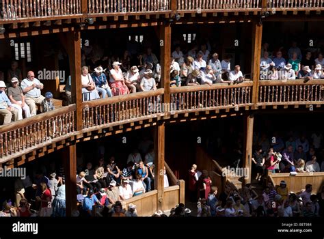 Globe Theatre Audience Hi Res Stock Photography And Images Alamy