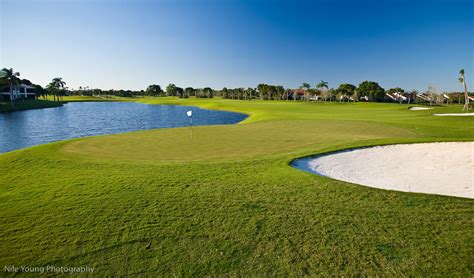 This fixed knife set includes our small leather hunter and our large leather hunter. Hunters Run Country Club | Kipp Schulties Golf Design, Inc.