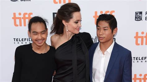 Angelina Jolie Drops Son Maddox Off At College Photos Sheknows